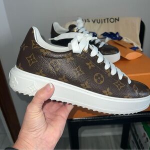 Louis Vuitton Monogram time out Sneakers EU 40
